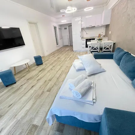 Blue Mirage Luxury דירה מאמאיה